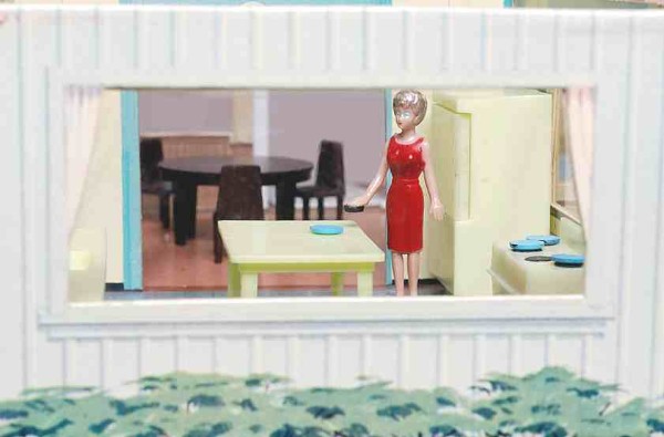 MARY MAG-POWR'S  MAGIC DOLL HOUSE