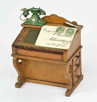 Antikes Puppenstubenmöbel Antikes Puppenstubenmöbel